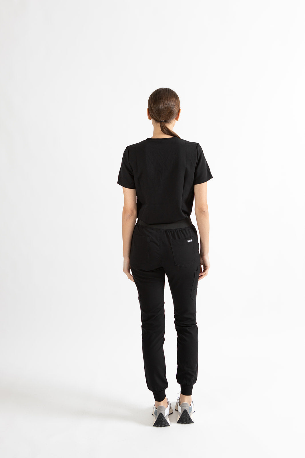 SUPER-SOFT CHEST-POCKETS WOMEN'S SCRUB TOP (BLACK)