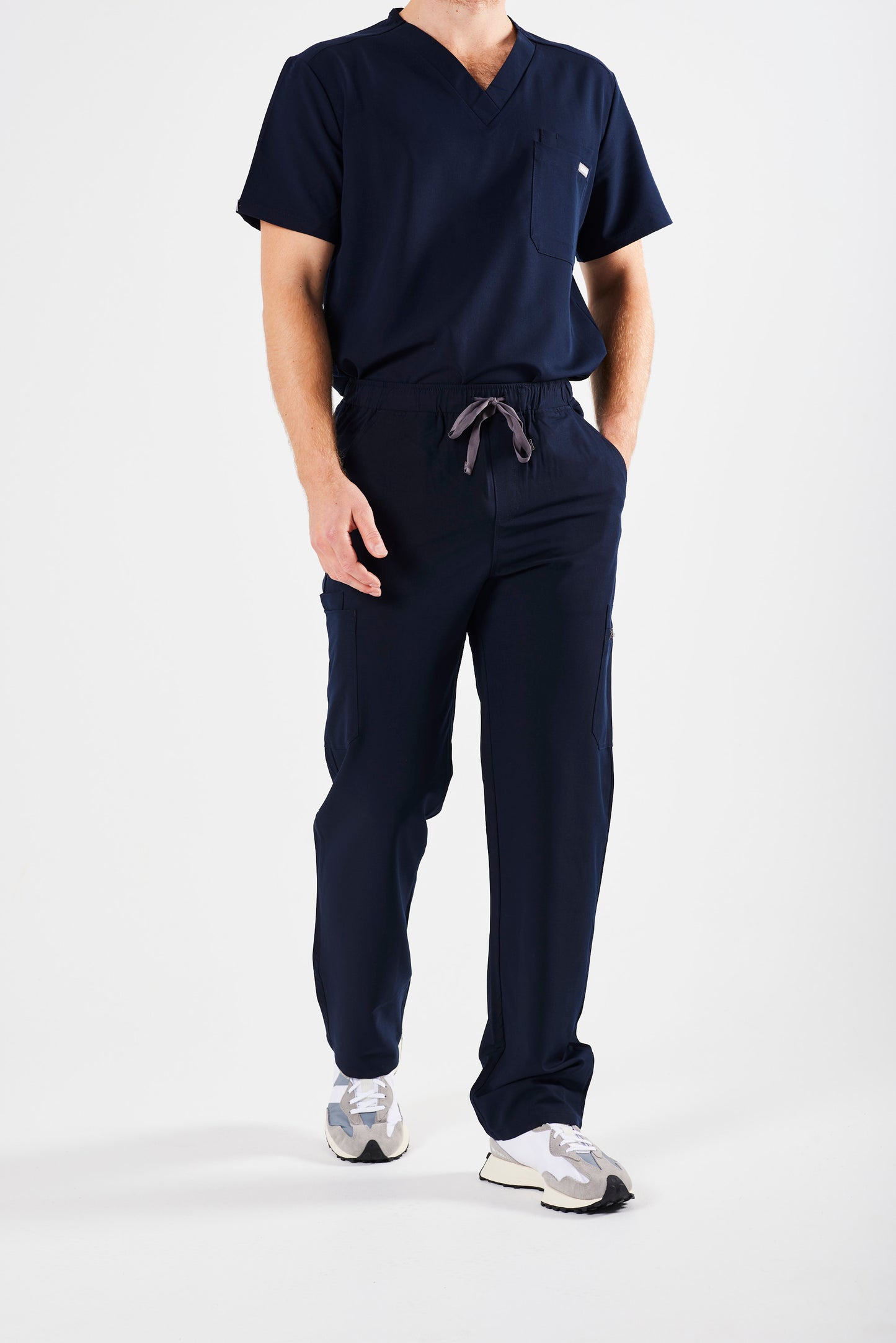 CLASSIC CARGO MEN'S SCRUB PANTS (NAVY)