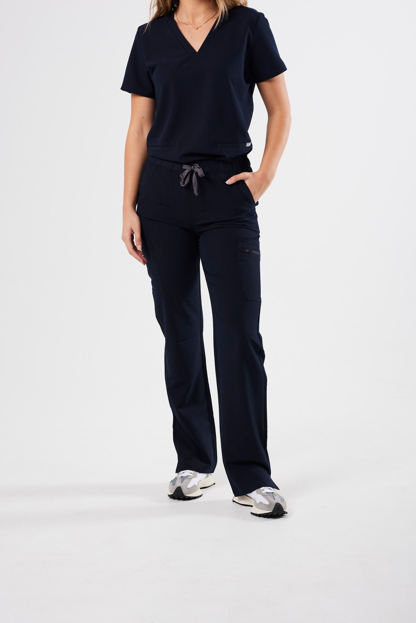 CLASSIC CARGO WOMEN'S SCRUB PANTS (NAVY)