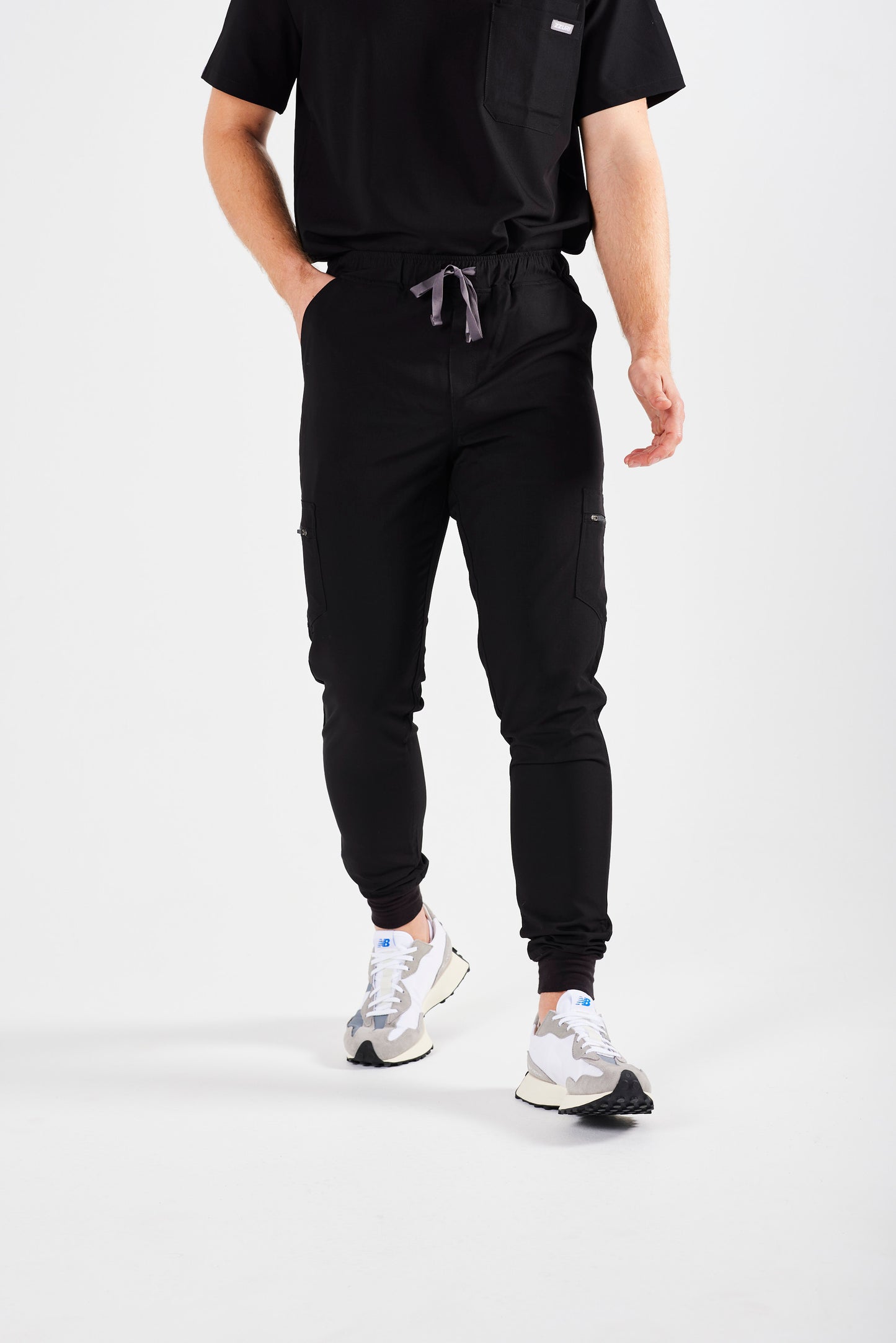CLASSIC MEN’S JOGGER SCRUB PANTS (BLACK)