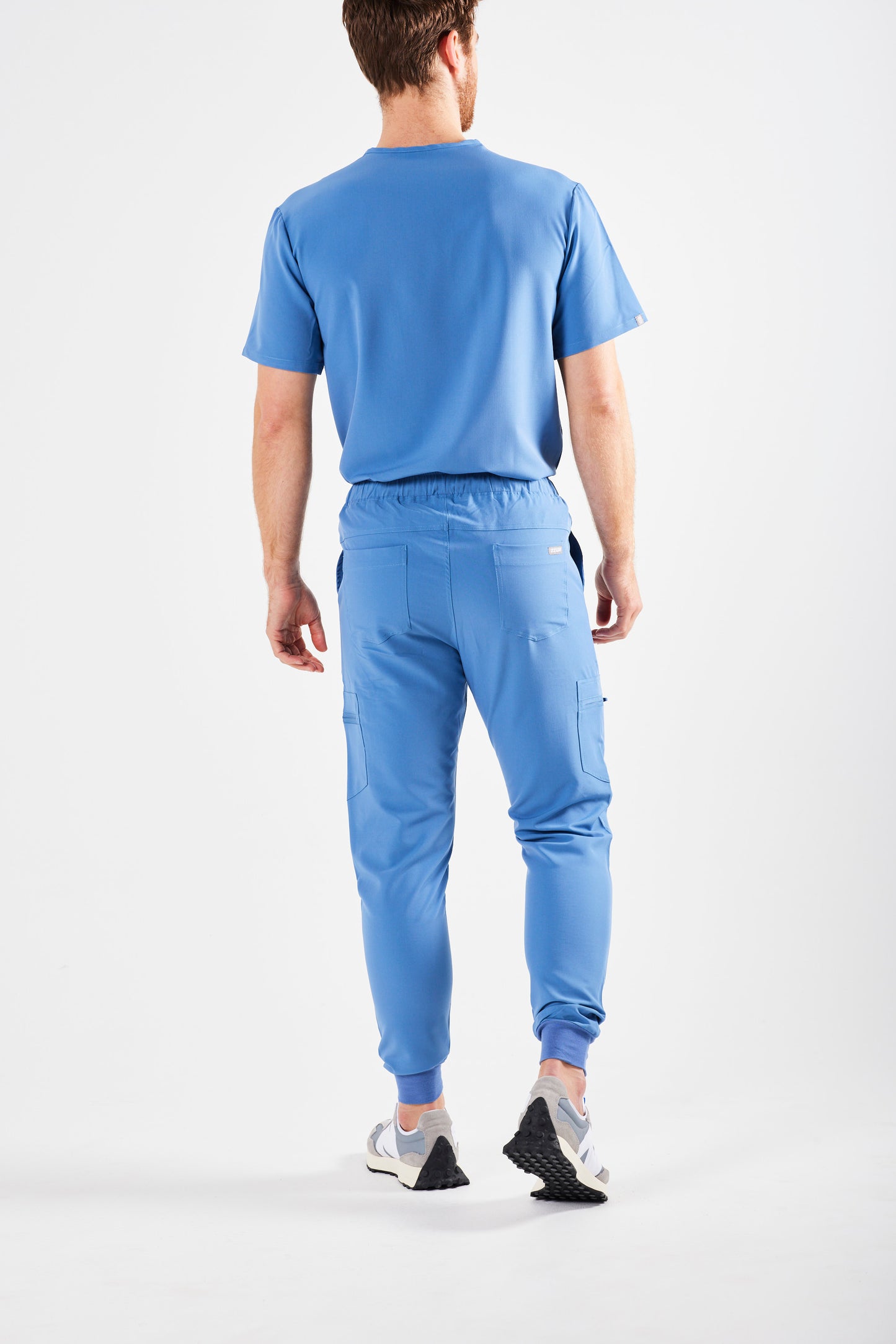 CLASSIC V-NECK WITH SIDE POCKETS MEN'S SCRUB TOP (CEIL BLUE)