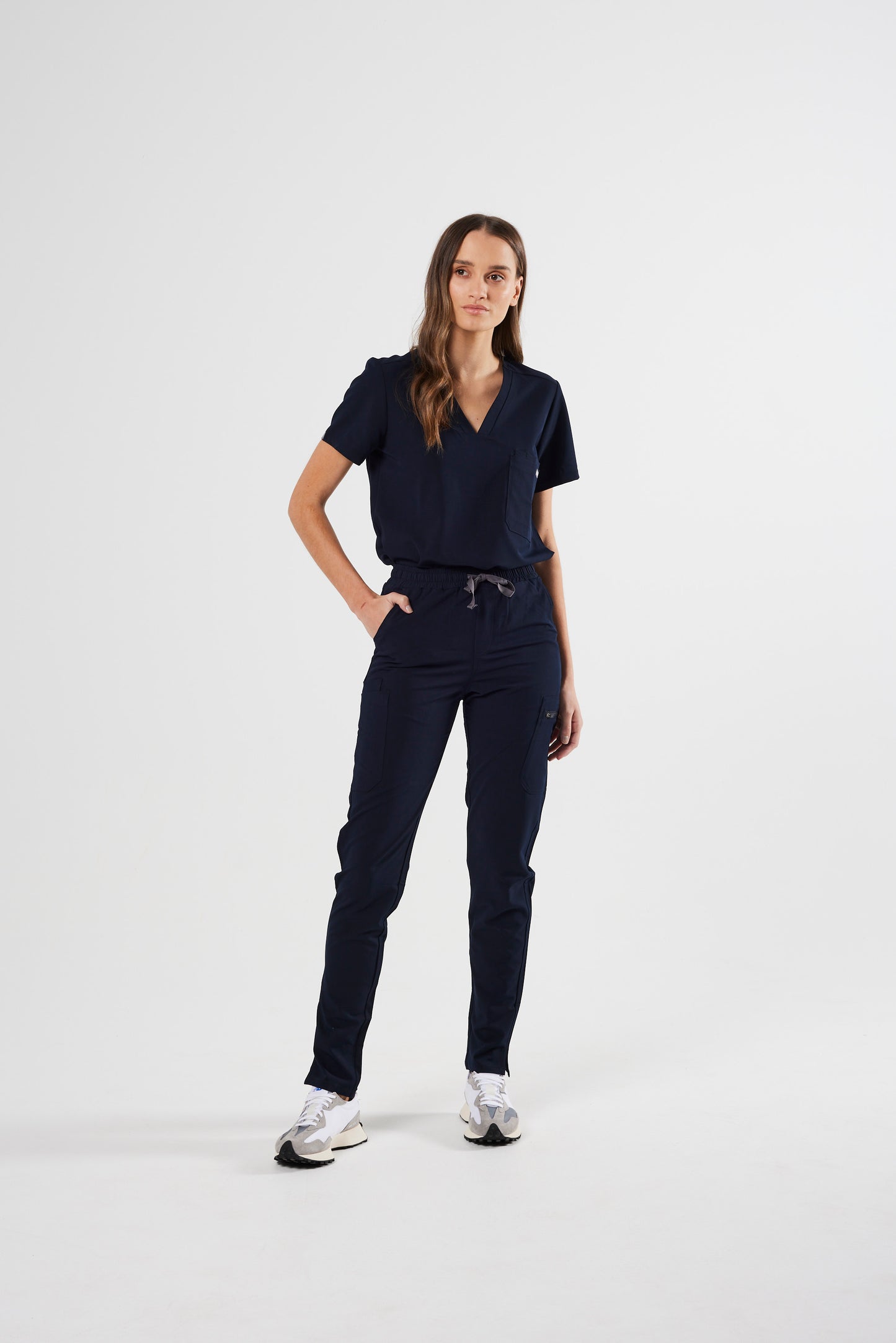 CLASSIC ONE-POCKET WOMEN'S SCRUB TOP (NAVY)
