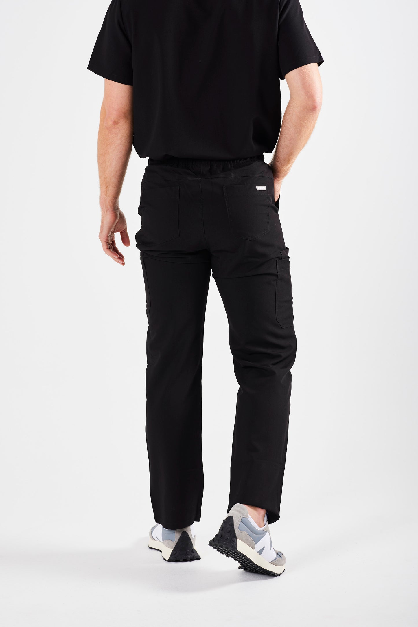 CLASSIC CARGO MEN'S SCRUB PANTS (BLACK)