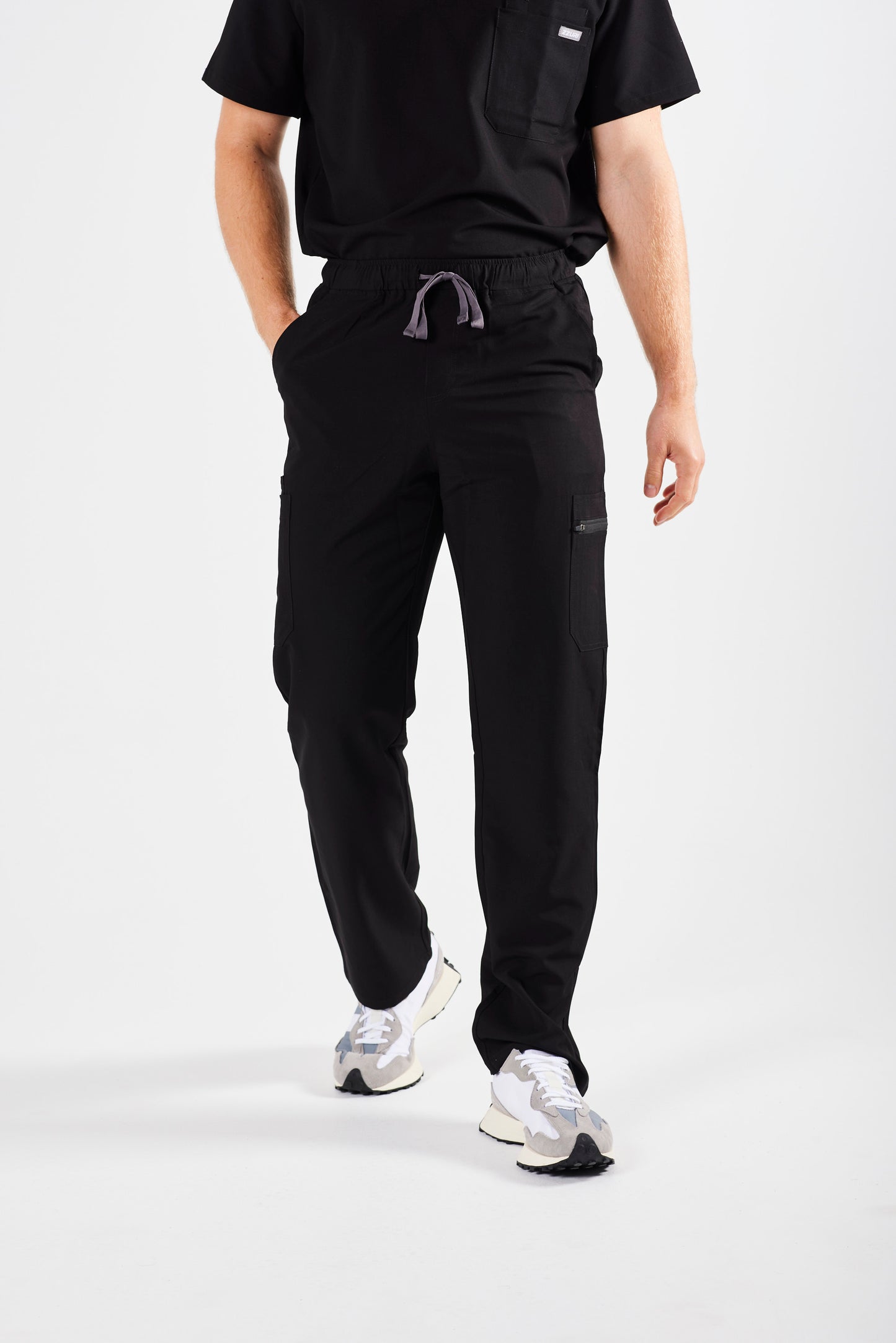 CLASSIC CARGO MEN'S SCRUB PANTS (BLACK)