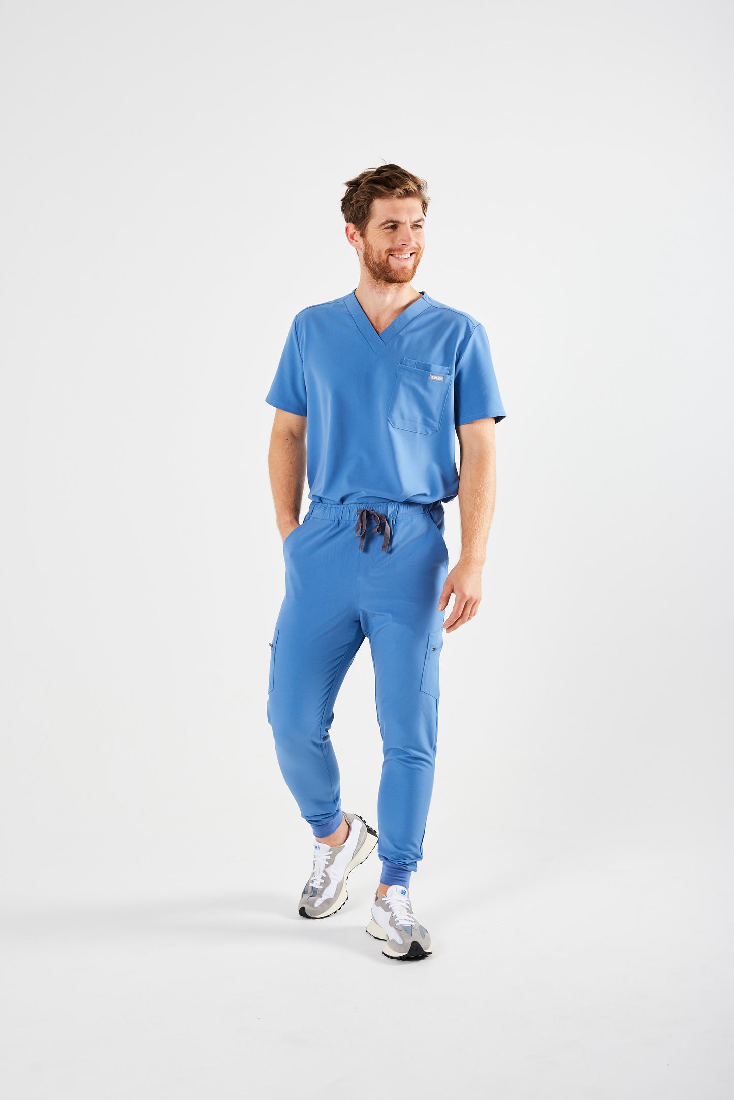CLASSIC V-NECK WITH SIDE POCKETS MEN'S SCRUB TOP (CEIL BLUE)