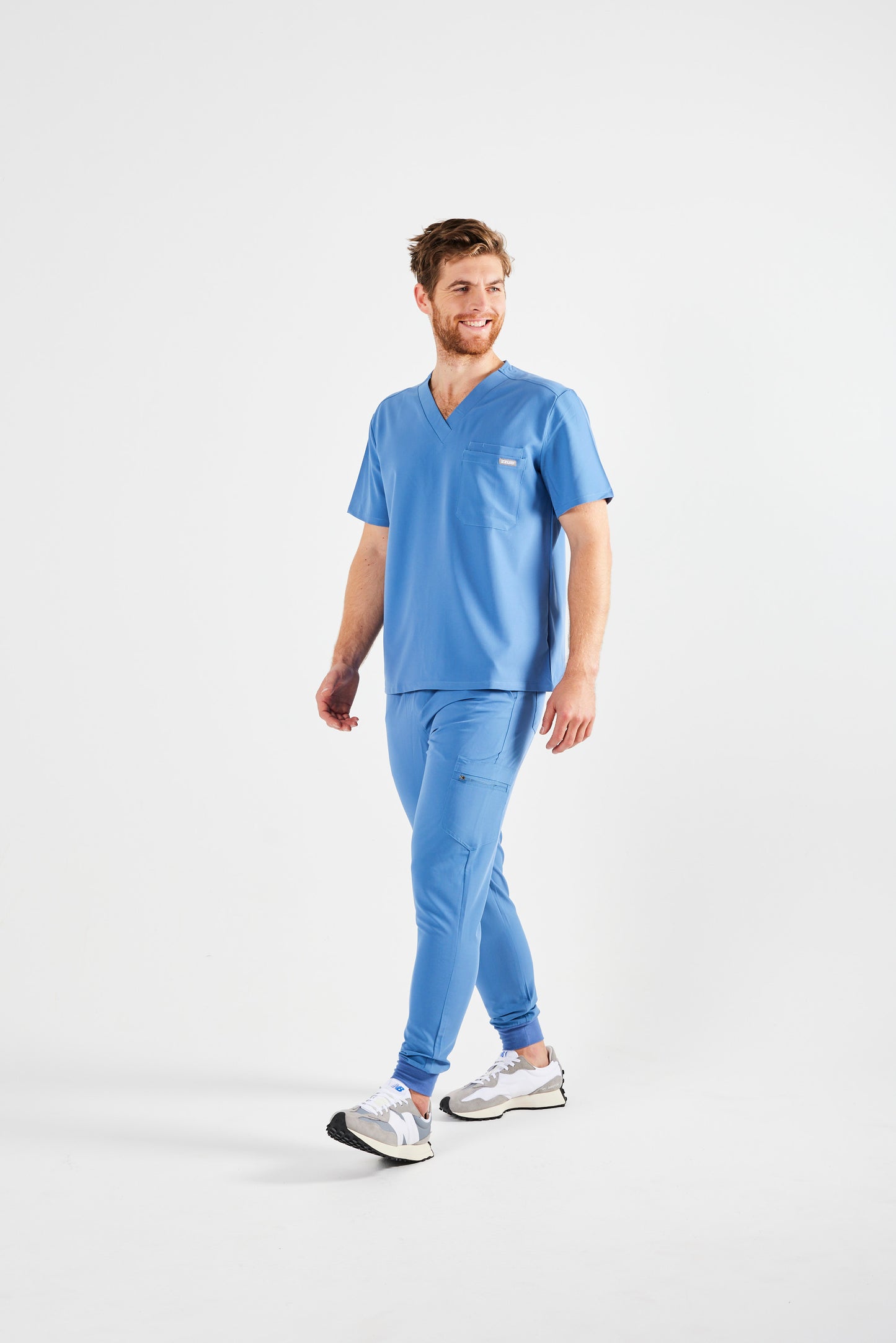 CLASSIC V-NECK WITH SIDE POCKETS MEN'S SCRUB TOP (CEIL BLUE)