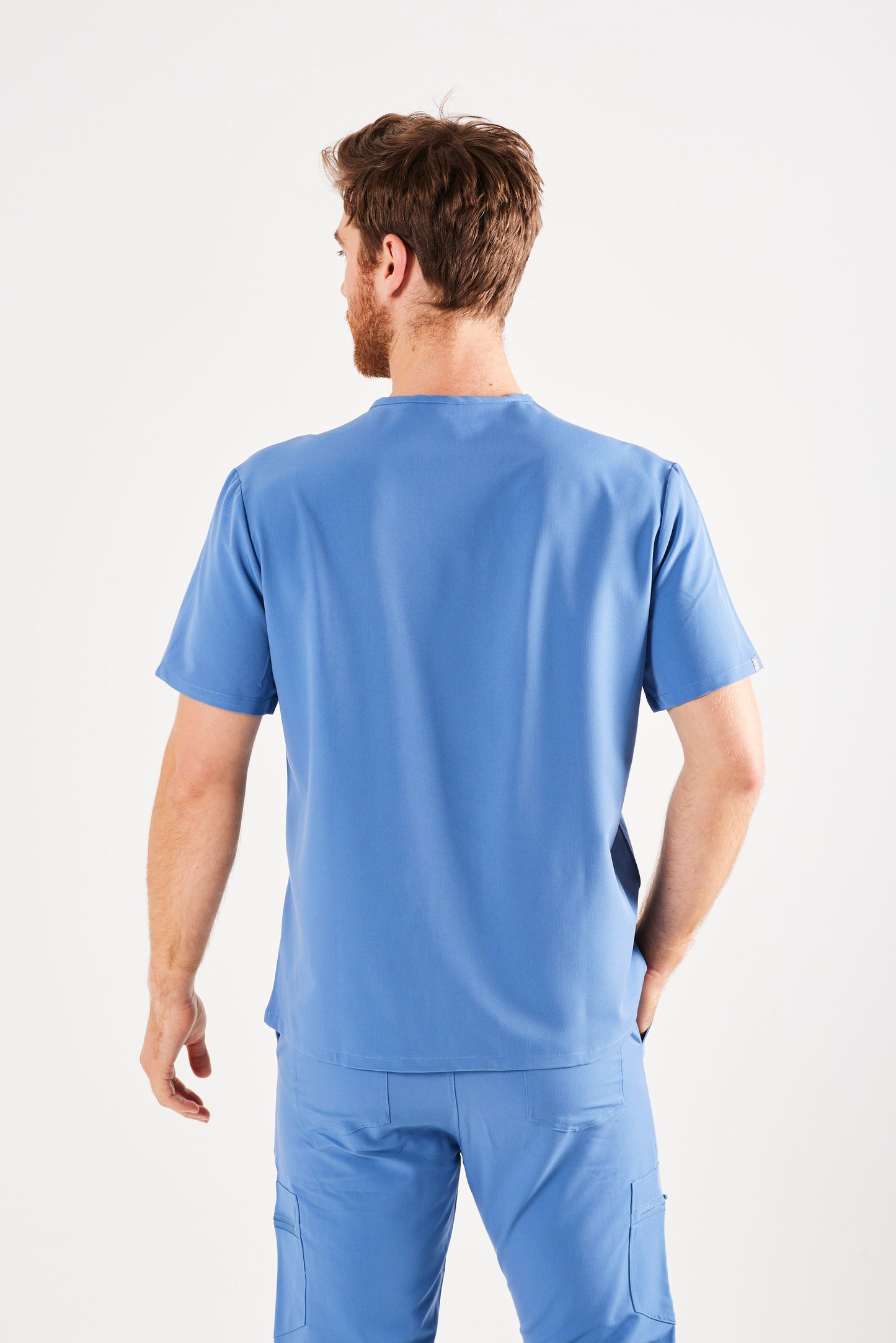 CLASSIC V-NECK WITH SIDE POCKETS MEN'S SCRUB TOP (CEIL BLUE)