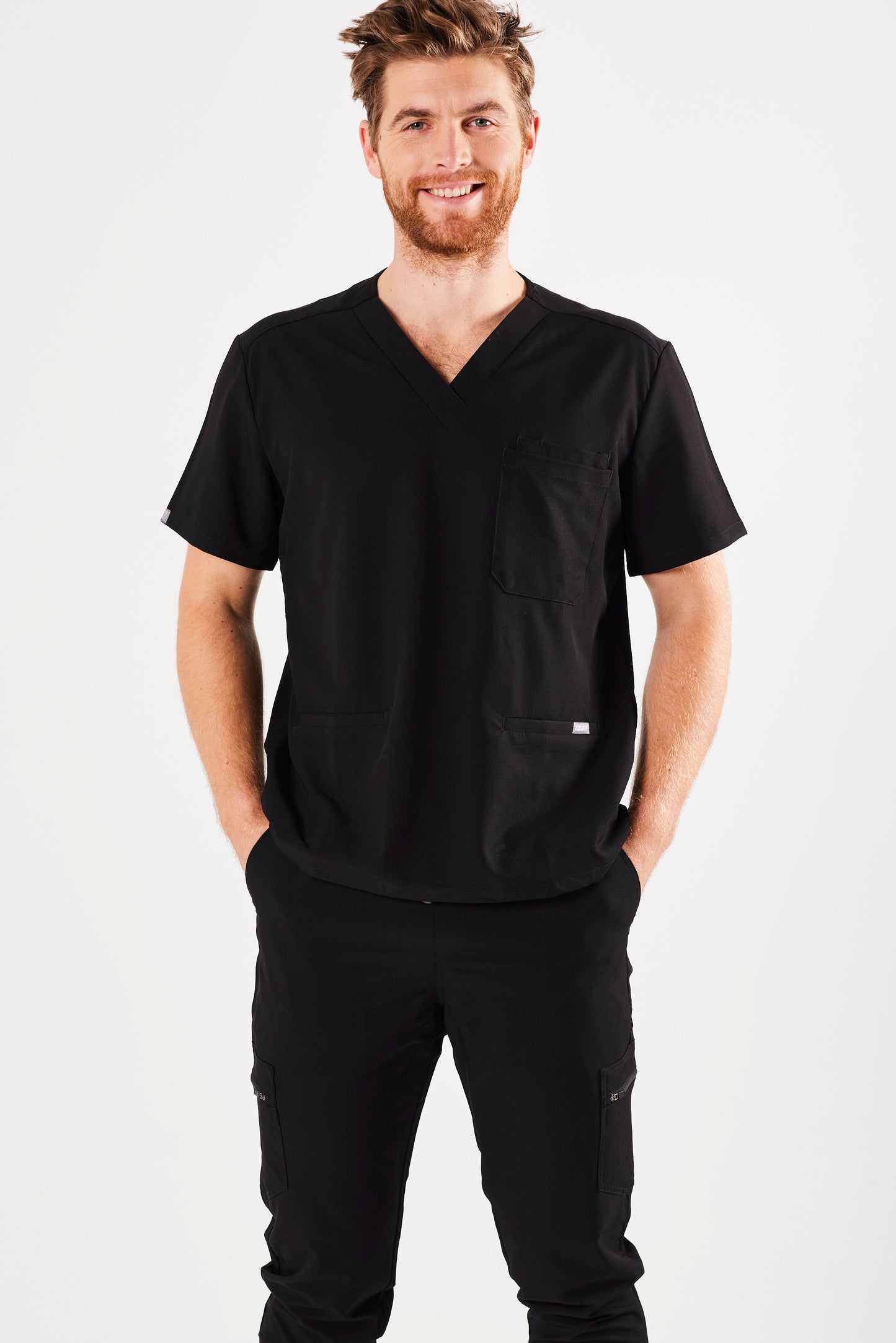 CLASSIC THREE-POCKET MEN'S SCRUB TOP (BLACK)