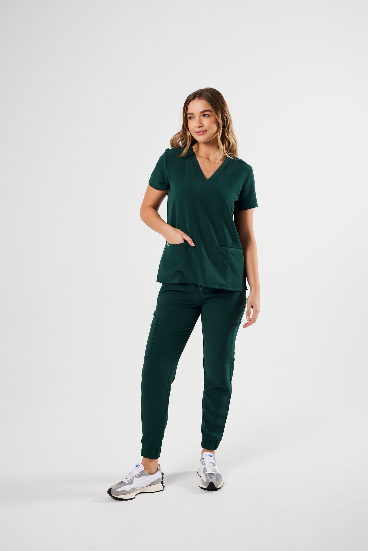 FLEX TWO-POCKET WOMEN'S SCRUB TOP (EMERALD GREEN)