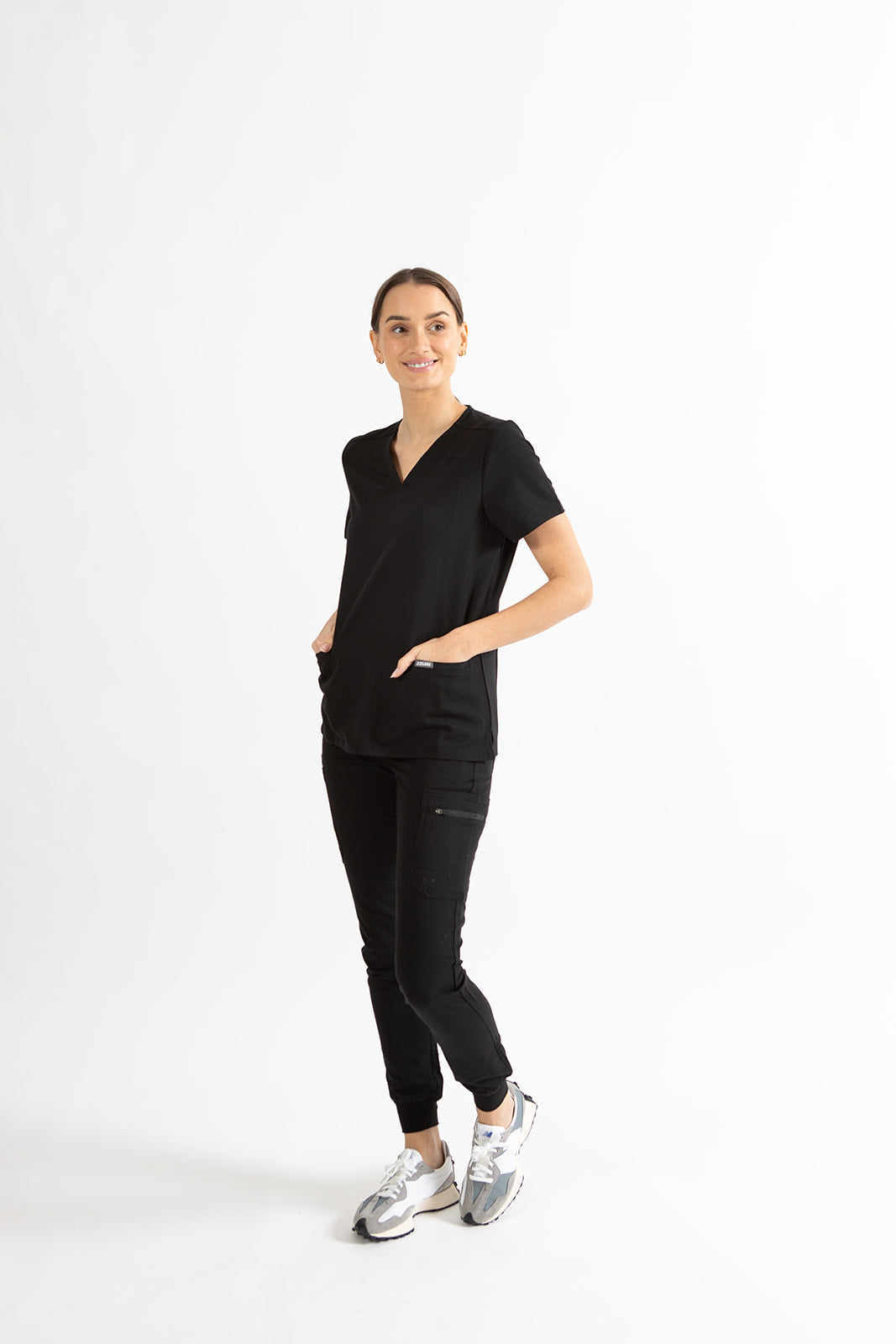 SUPER-SOFT THREE POCKET WOMEN'S SCRUB TOP (BLACK)