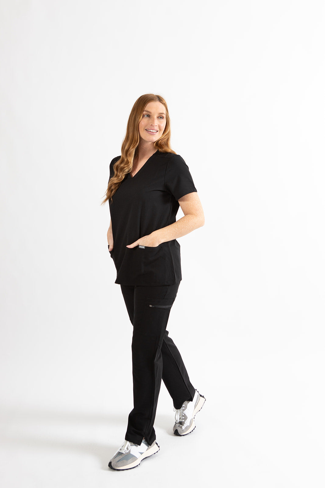 SUPER-SOFT THREE POCKET WOMEN'S SCRUB TOP (BLACK)