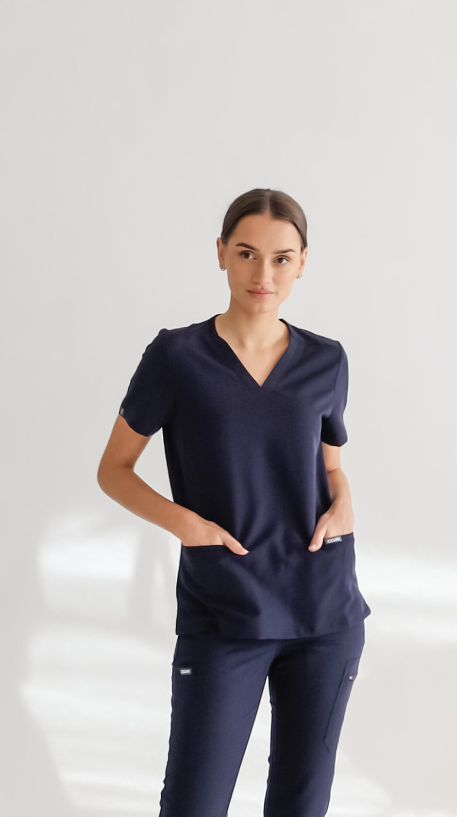 SUPER-SOFT THREE POCKET WOMEN'S SCRUB TOP (NAVY)