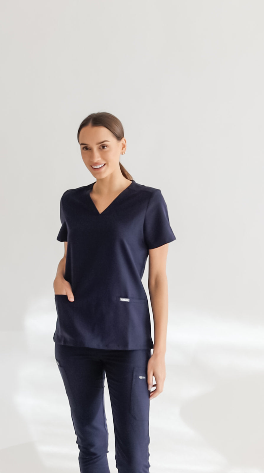 SUPER-SOFT THREE POCKET WOMEN'S SCRUB TOP (NAVY)