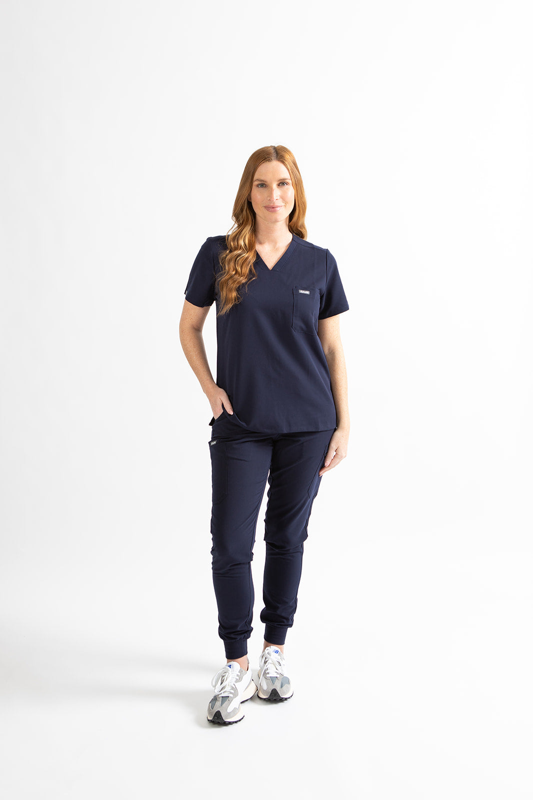 SUPER-SOFT CHEST-POCKETS WOMEN'S SCRUB TOP (NAVY)