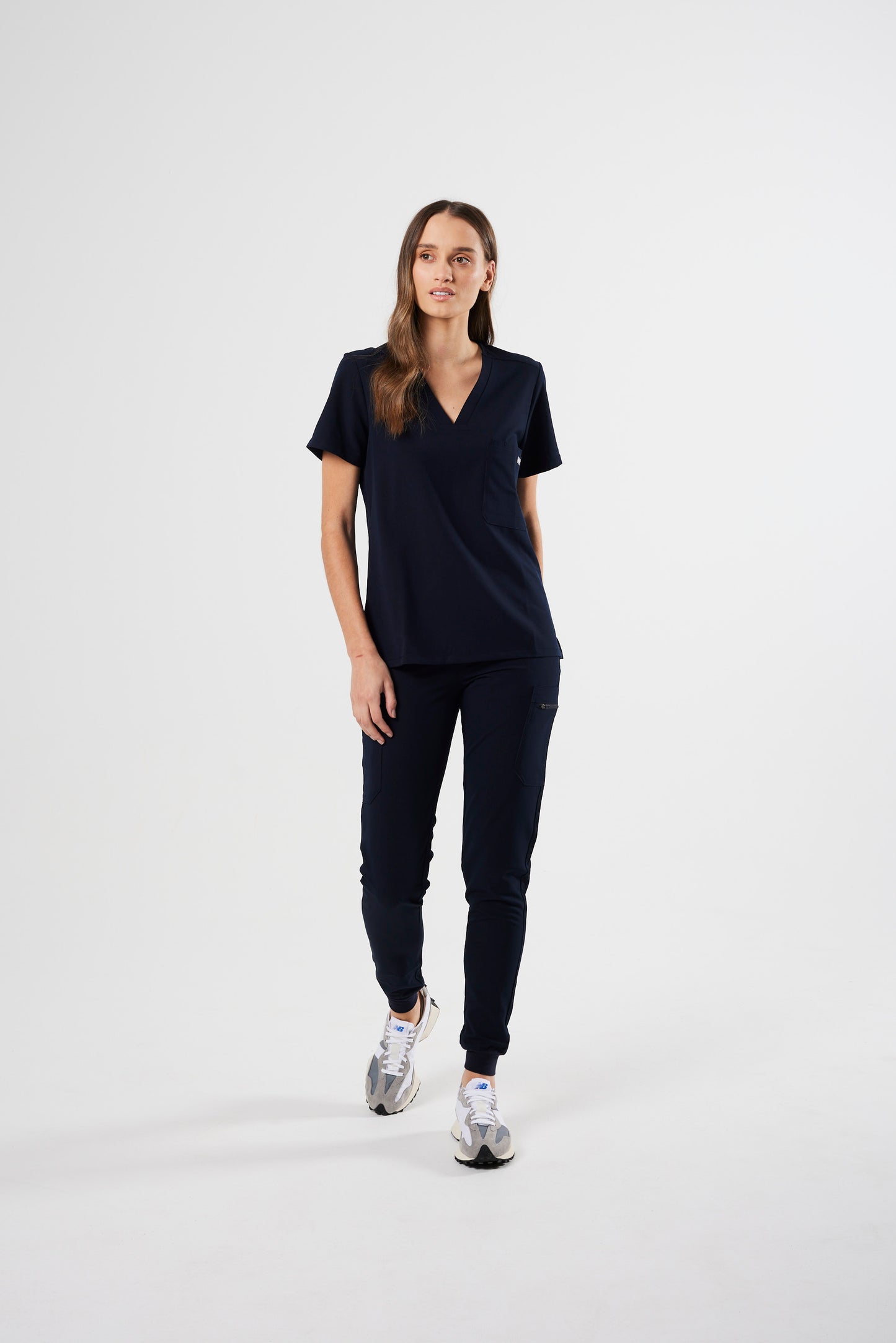 CLASSIC ONE-POCKET WOMEN'S SCRUB TOP (NAVY)