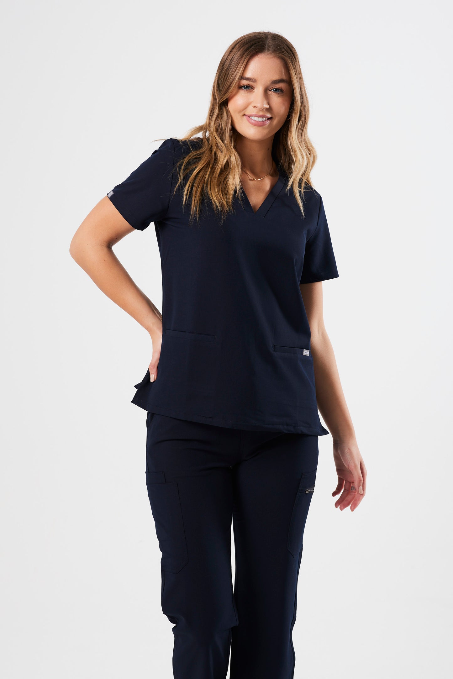 CLASSIC TWO-POCKET WOMEN'S SCRUB TOP (NAVY)