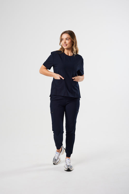 CLASSIC CREW NECK WOMEN'S SCRUB TOP (NAVY)